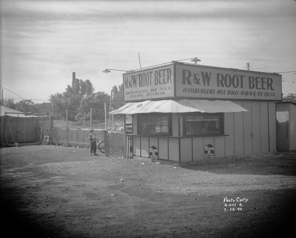R&W Root Beer stand